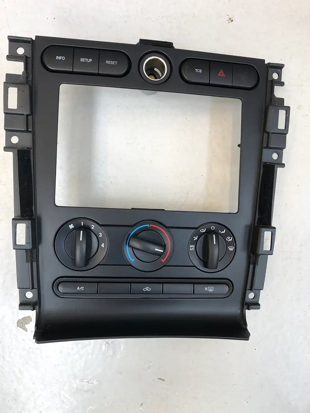 Custom Audio bilstereo monteringsbilleder Ford Mustang