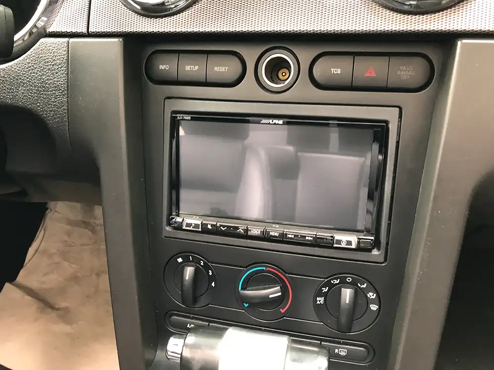 Custom Audio bilstereo monteringsbilleder Ford Mustang