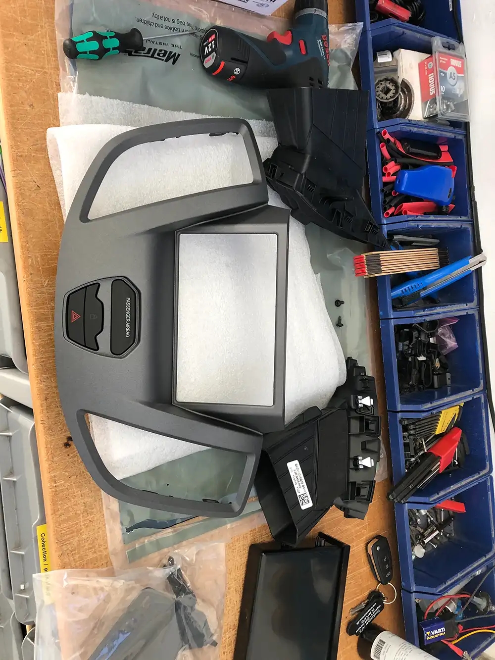 Custom Audio bilstereo monteringsbilleder Ford Transit Camper