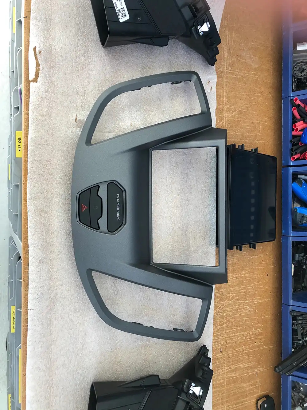 Custom Audio bilstereo monteringsbilleder Ford Transit Camper