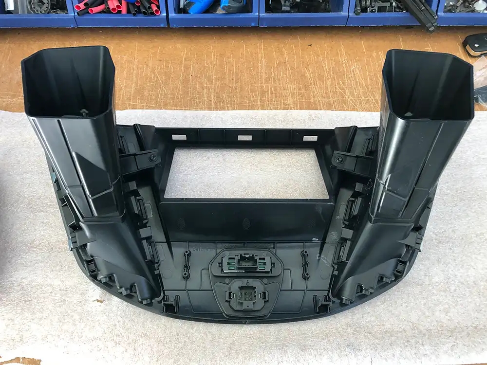 Custom Audio bilstereo monteringsbilleder Ford Transit Camper