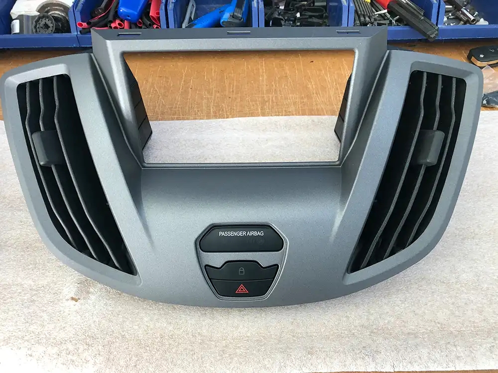 Custom Audio bilstereo monteringsbilleder Ford Transit Camper