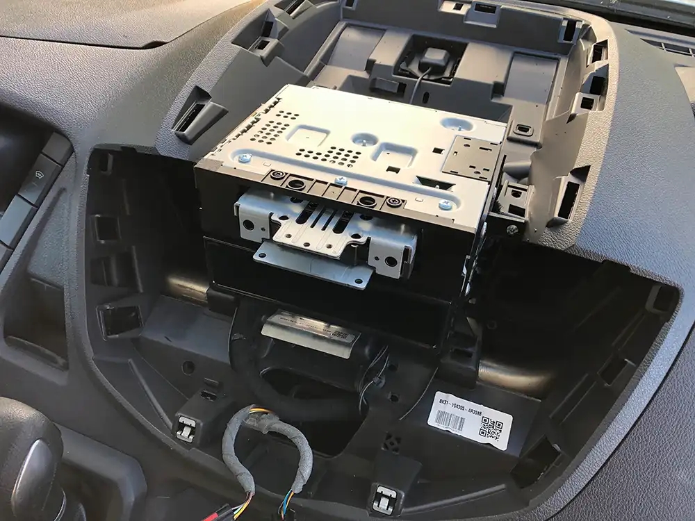 Custom Audio bilstereo monteringsbilleder Ford Transit Camper