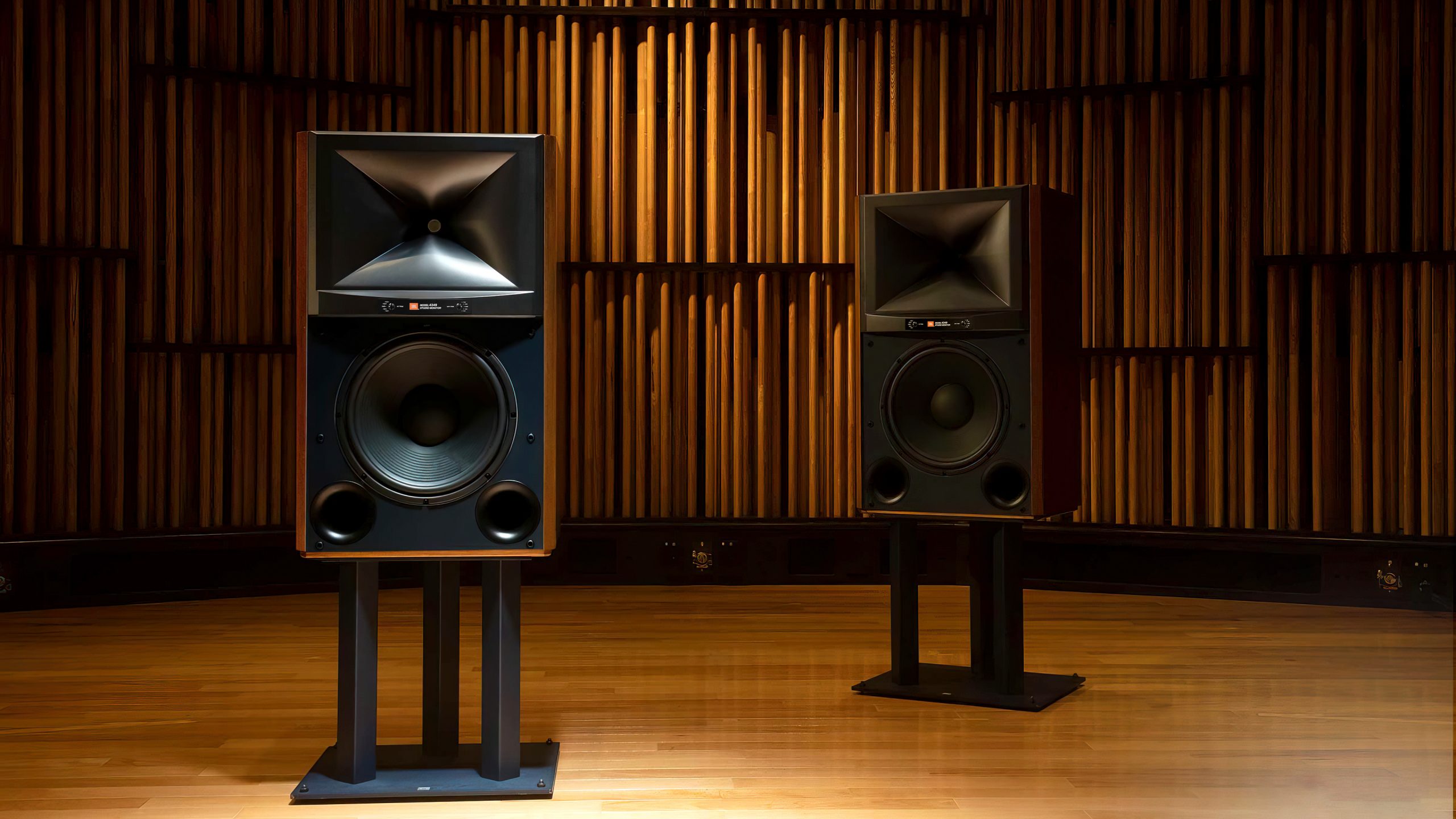 JBL-4349-lifestyle