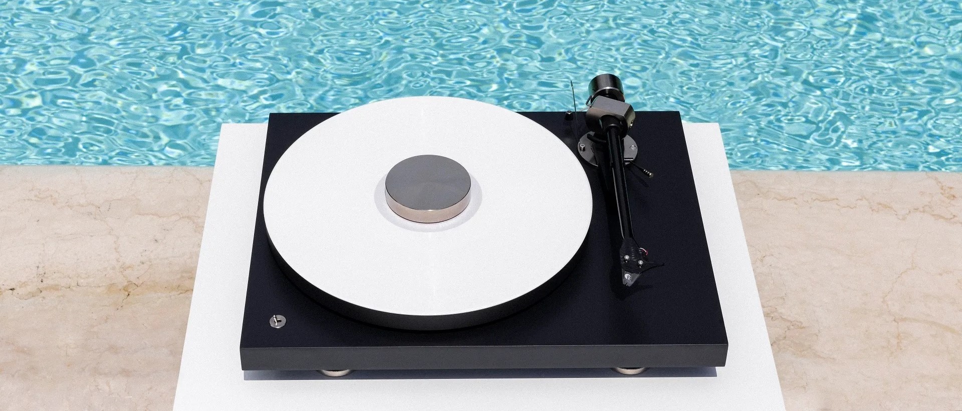 Pro-Ject-Debut-PRO-lifestyle