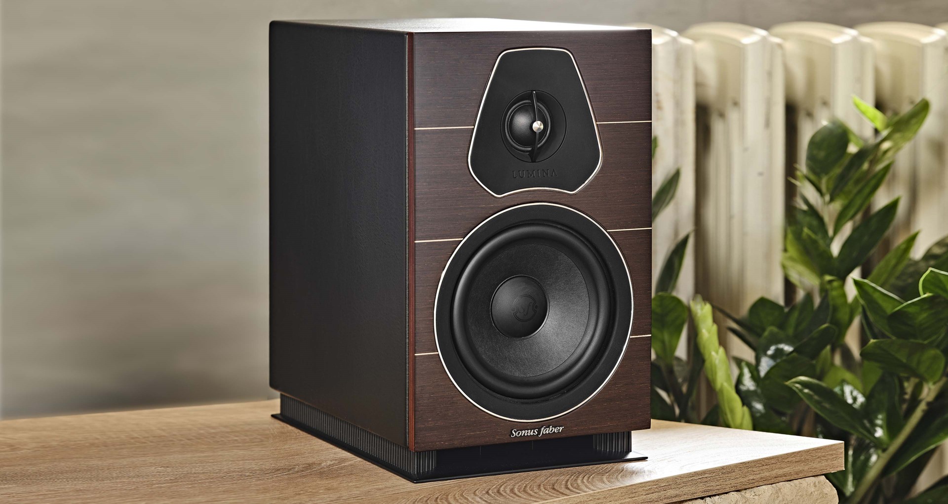 Sonus-Faber-Lumina-II-lifestyle