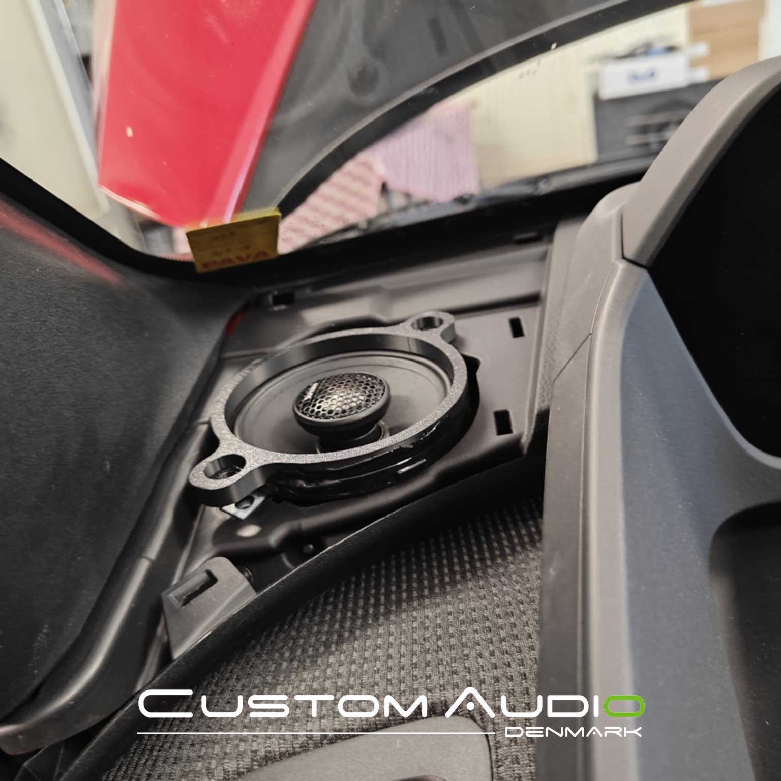 Toyota bZ4X bilstereo montering