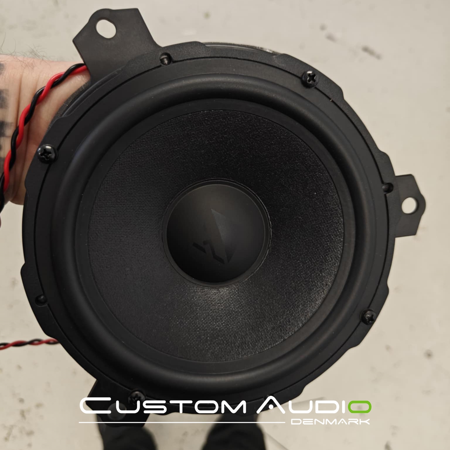 Toyota bZ4X bilstereo montering