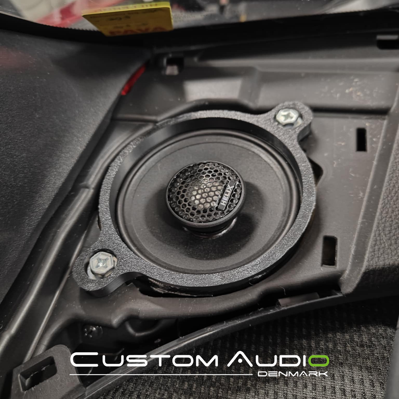 Toyota bZ4X bilstereo montering