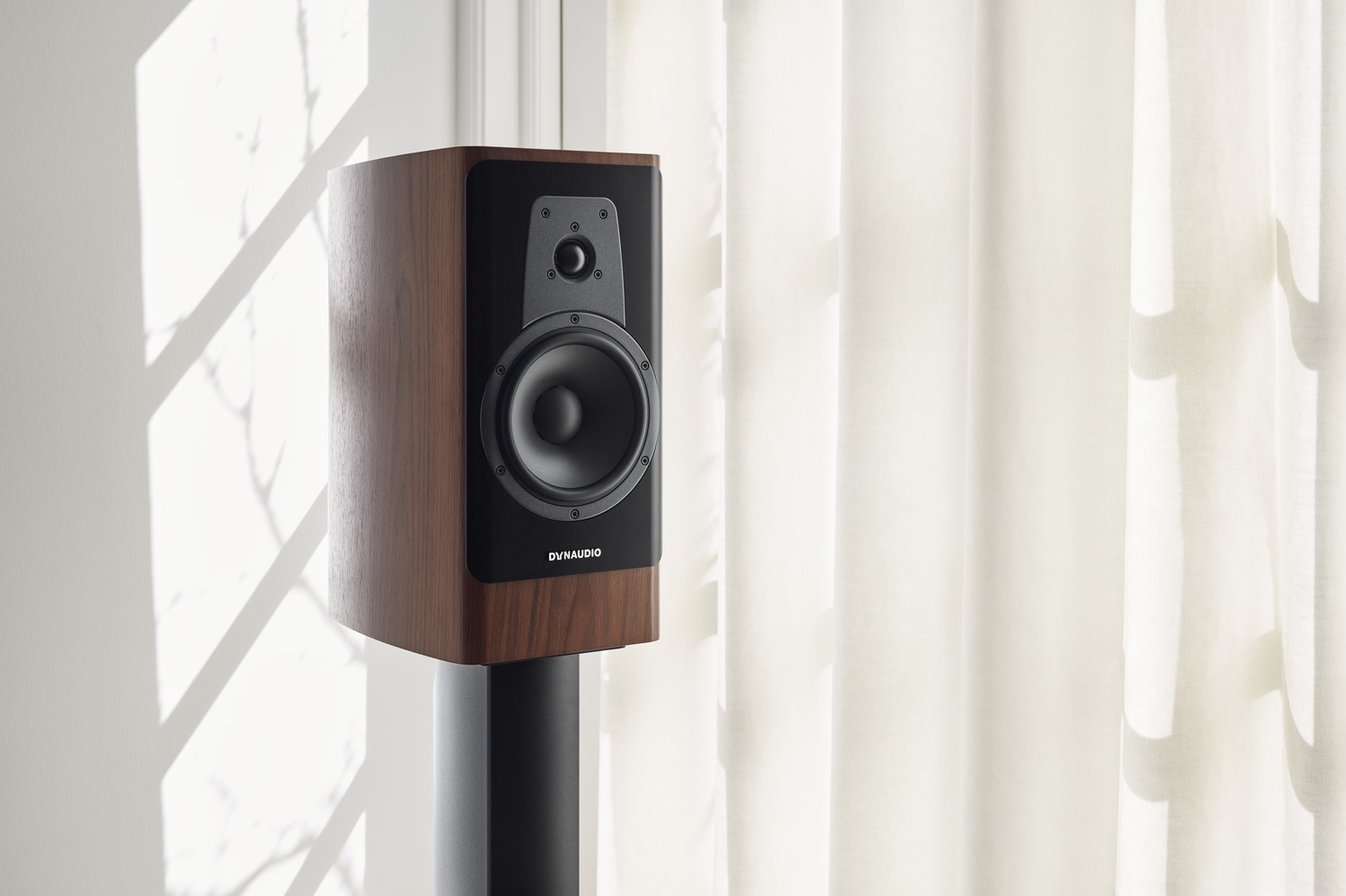 dynaudio-contour-20i-lifestyle