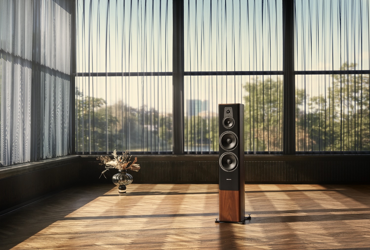 dynaudio-contour-60i-lifestyle