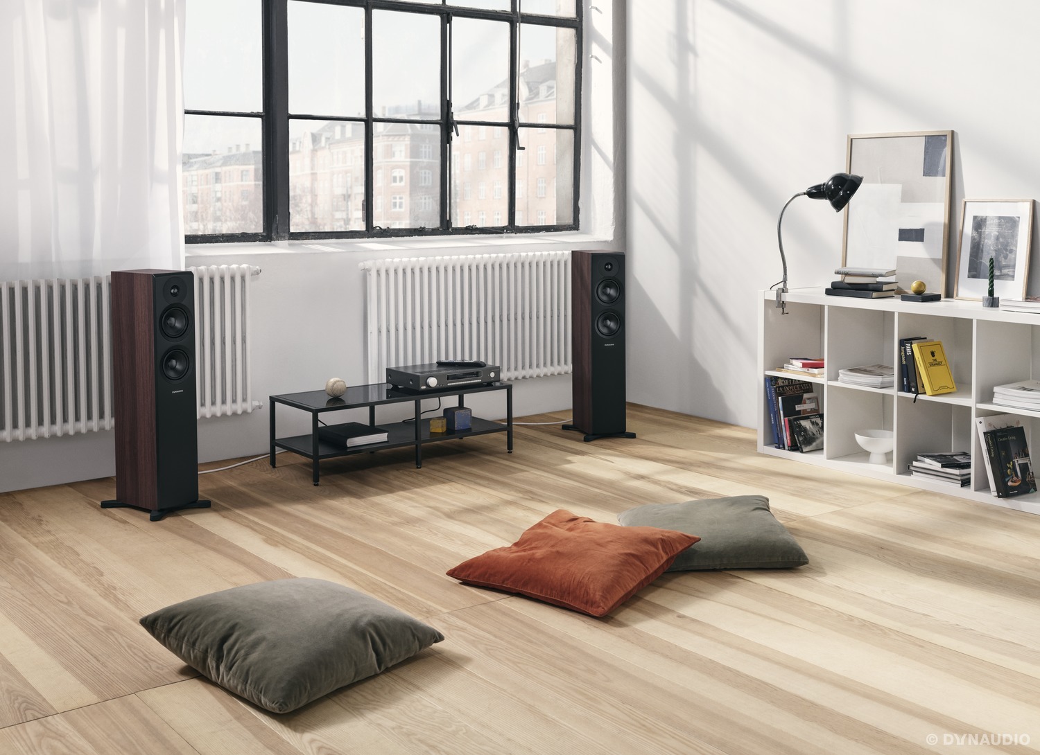 dynaudio-emit-30-lifestyle