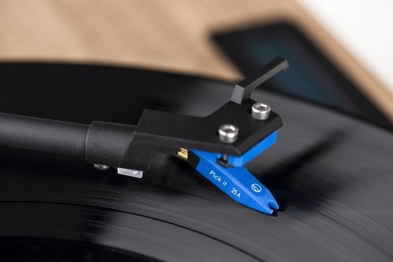 pro-ject-juke-box-s2-pick-it-25a-pickup