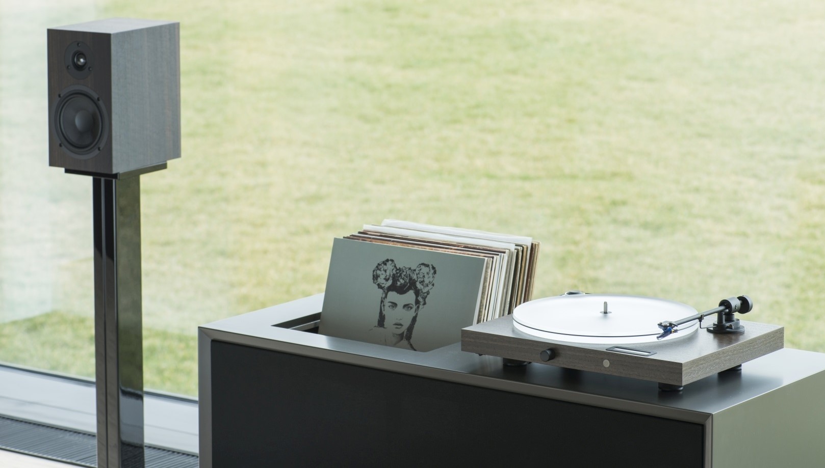 pro-ject-juke-box-s2-lifestyle