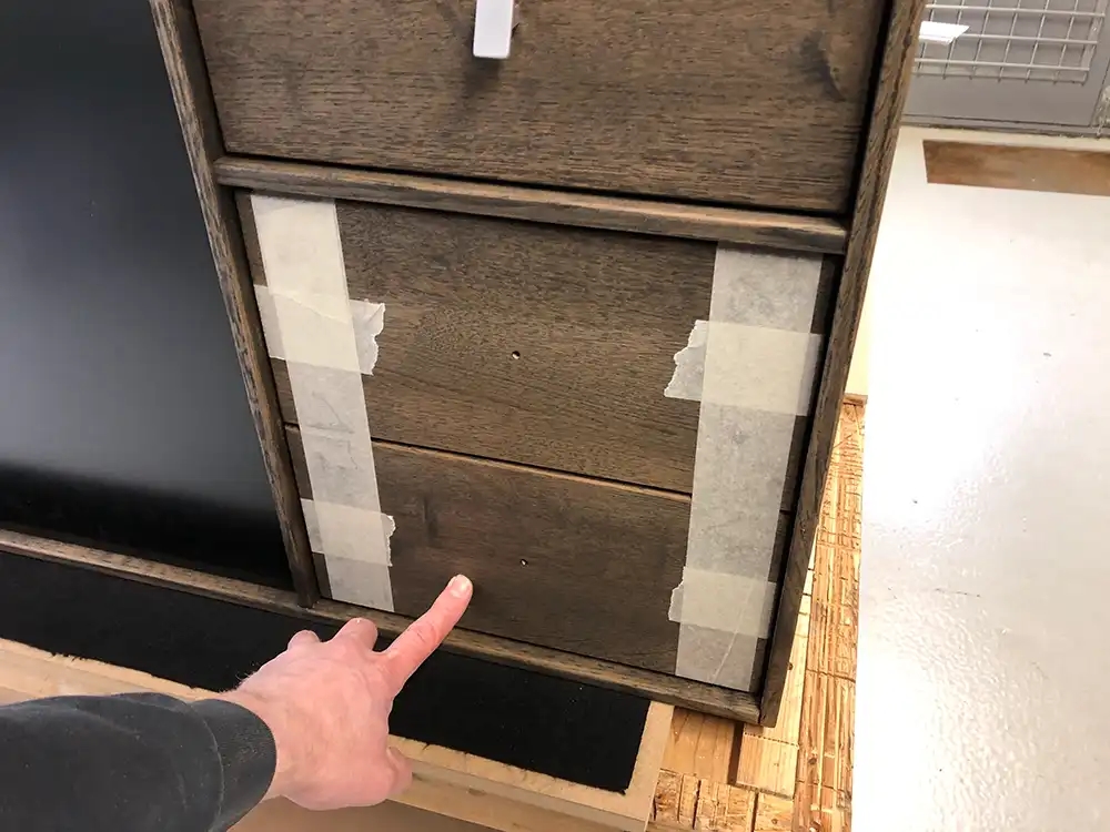 Custom Audio billeder af montering af subwoofer i skæmk