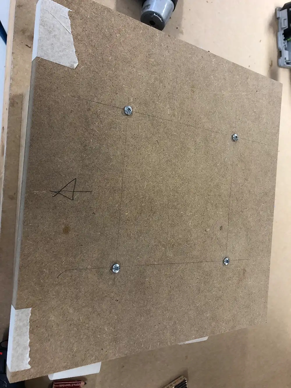 Custom Audio billeder af montering af subwoofer i skæmk