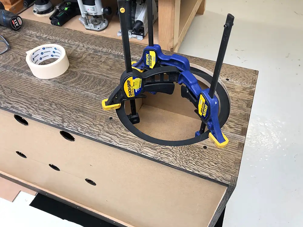 Custom Audio billeder af montering af subwoofer i skæmk