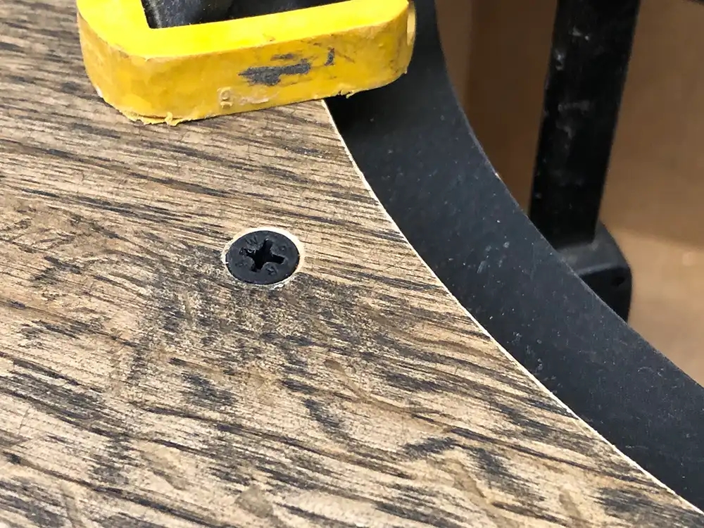 Custom Audio billeder af montering af subwoofer i skæmk