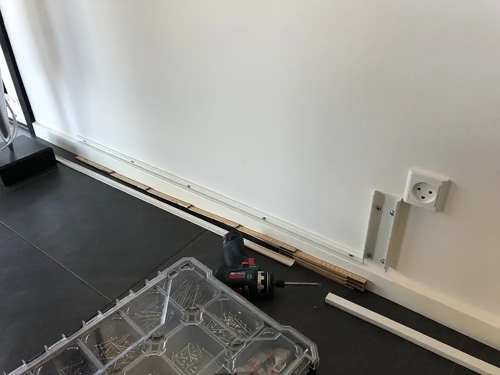 Custom Audio billeder af montering af subwoofer i skæmk