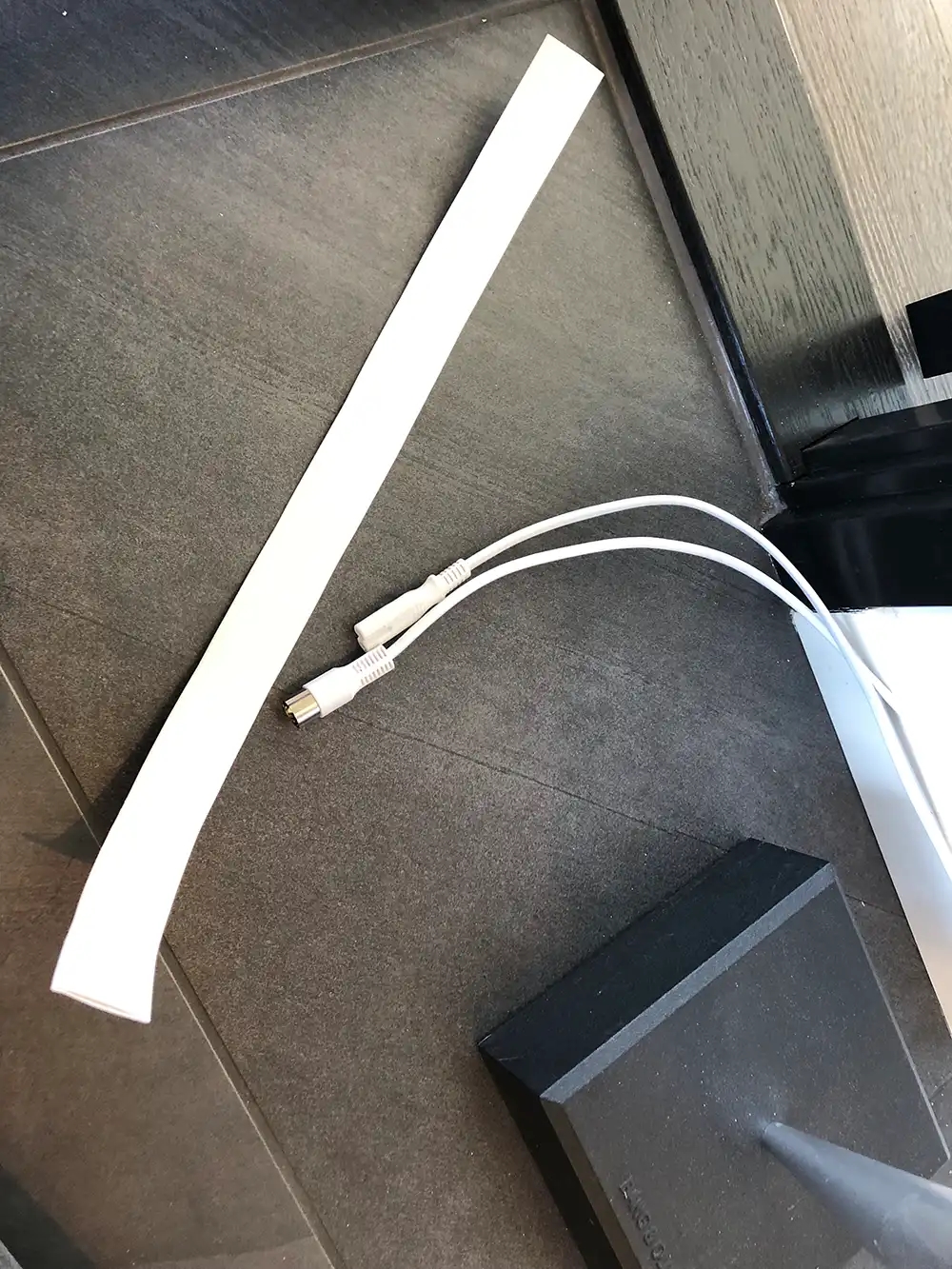 Custom Audio billeder af montering af subwoofer i skæmk